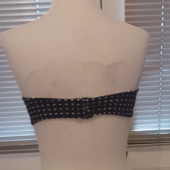 $4 Add-on Strapless Ruffled Bikini Top - Size Large - Picture 5 of 11